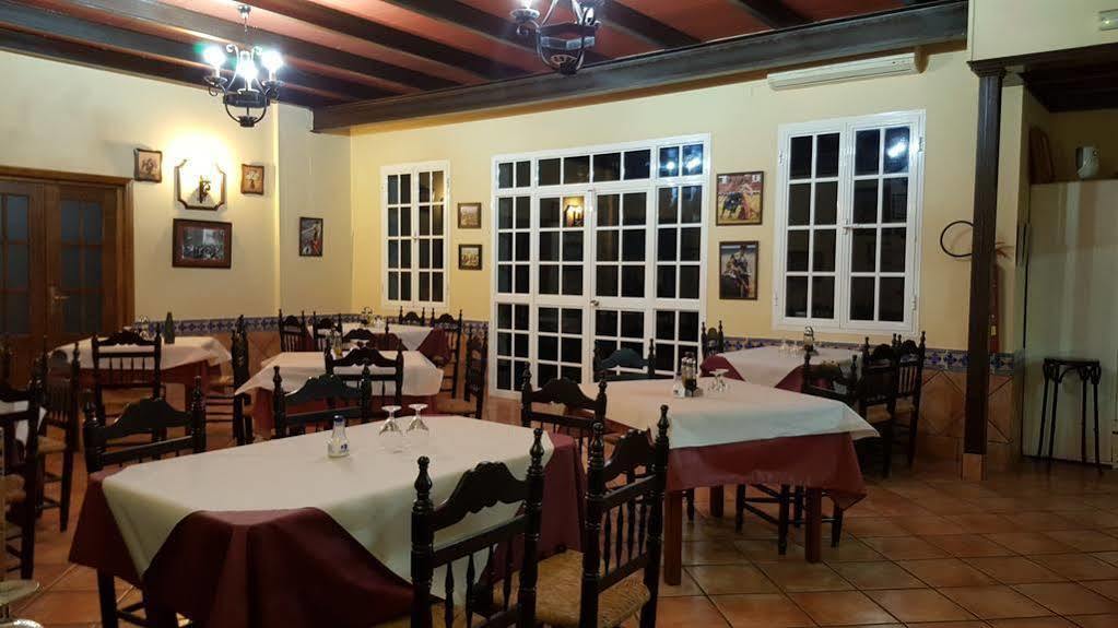 Hostal Restaurante El Lirio Bollullos Par del Condado Exterior foto